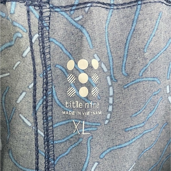 Title Nine Slaycation 2.0 Cropped Pants Kiyoshi Petite Midnight Print Blue NWT - Picture 7 of 10